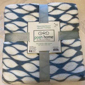 Two Posh Home Grey and white fleece blanket. NWT